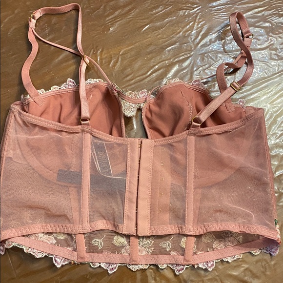 Victoria's Secret sexy Unlined Floral Embroidered corset size M - Picture 7 of 14